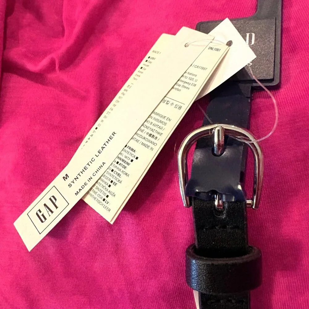 NWT Kids GAP star belt Sz M - black, silvertone buckle  15cm width  32
